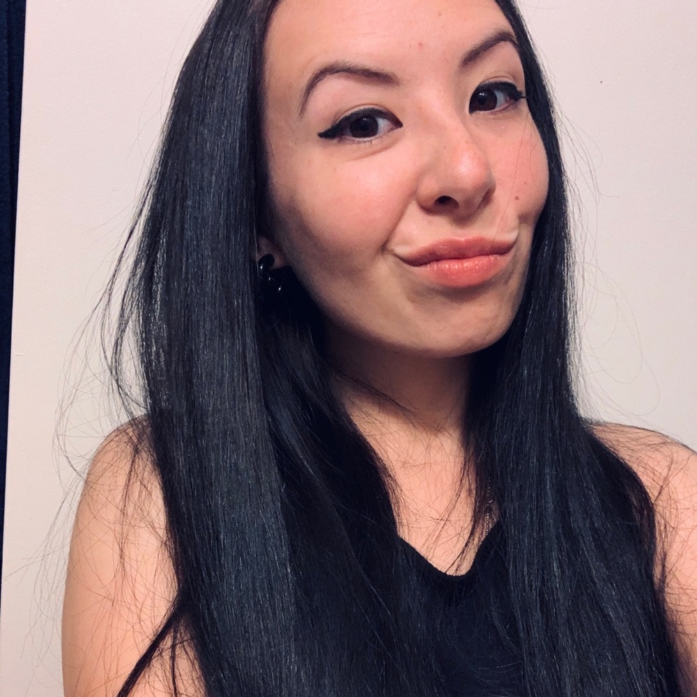 Meet your Posher, Cassandra